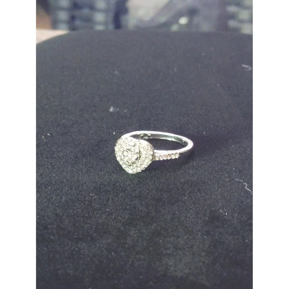 Pave Crystal Heart Ring Womens Size 9.75 Silver Tone Rhinestone Cluster Band